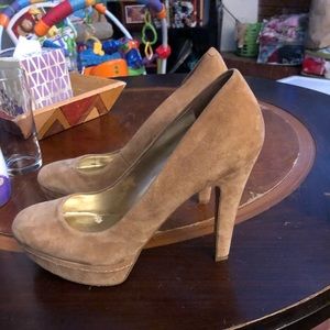 Nine West nude Suede pumps. Size 8.5. Barely worn.
